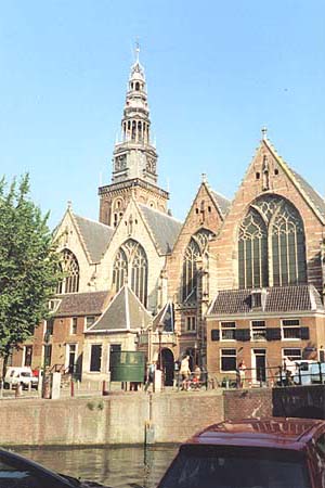 Амстердам. Церковь возле района Красных Фонарей
