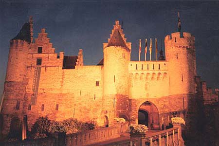 Антверпен. Крепость ночью