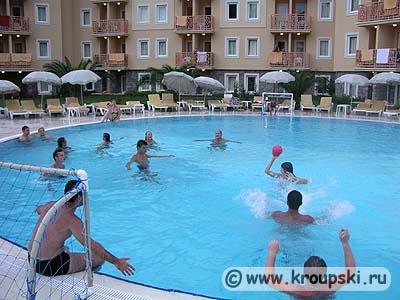 Kiris Claros Park - водное поло в бассейне