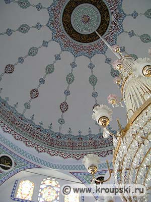 Мечеть - люстра и плафон